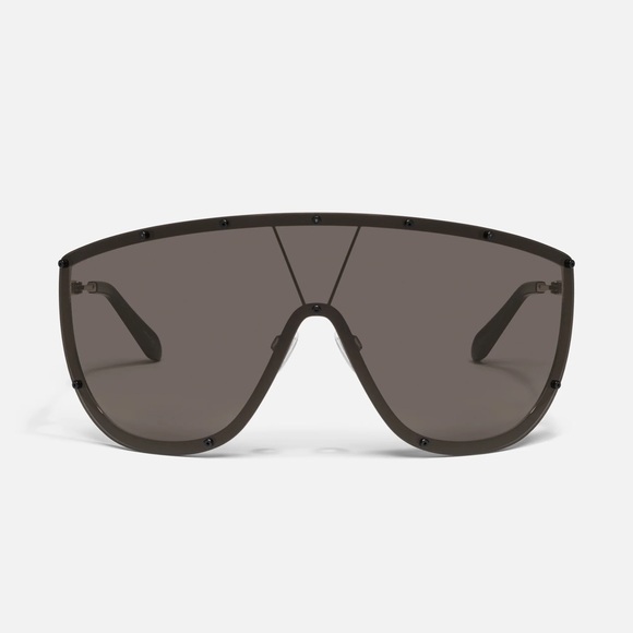 Quay Australia Black Sunglasses on set - Picture 2 of 7